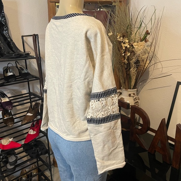 💙M Hem & Thread Top - Picture 4 of 8